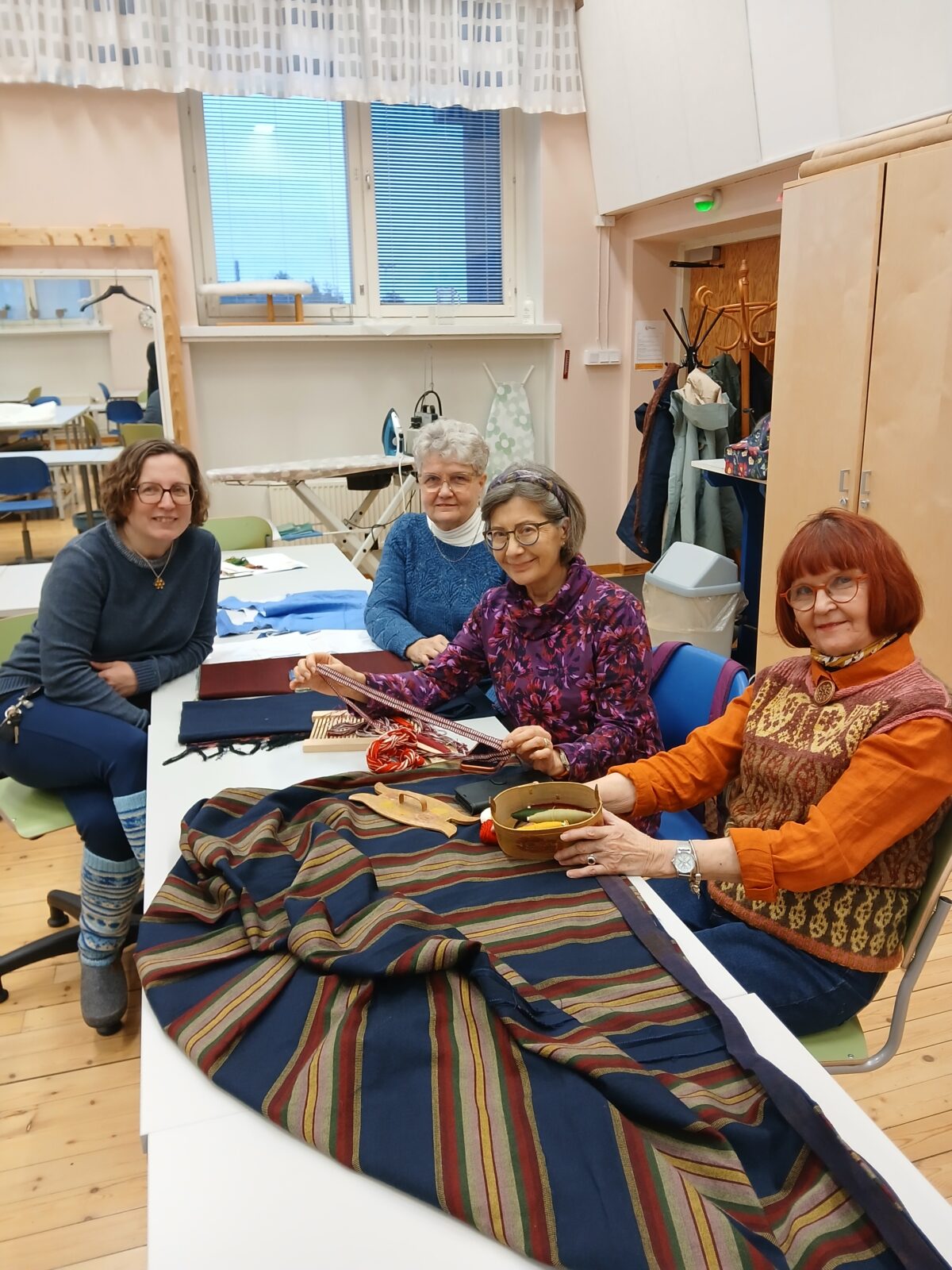 Karungin pitäjänpuvun uusi elämä – kulttuuriteko naisvoimin