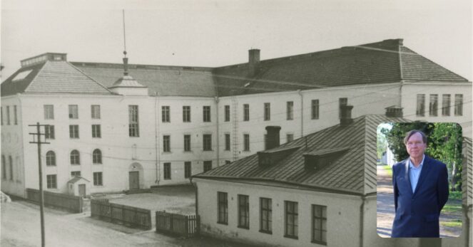 Grand Hotel Mustaparta rakennuksen sisäpihan puolelta kuvattuna. Kuva 1900-luvun alusta, jolloin rakennus oli vielä venäläisten parakki.